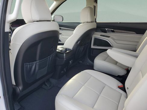 Used 2022 Kia Telluride EX w/ EX Premium Package image 9