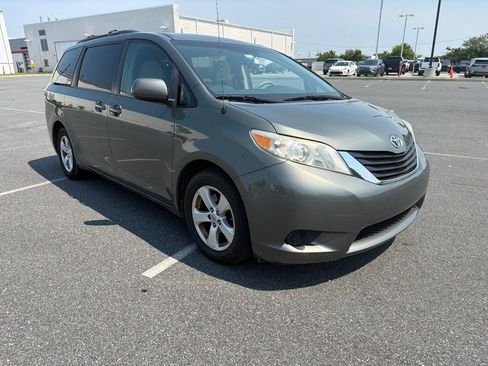 Used 2014 Toyota Sienna LE FWD image 7