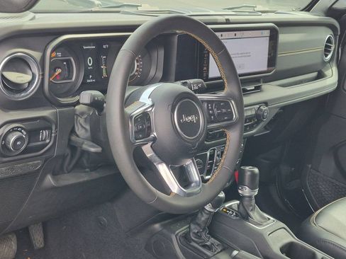 Used 2024 Jeep Wrangler Unlimited Sahara w/ Technology Group AWD/4WD image 9
