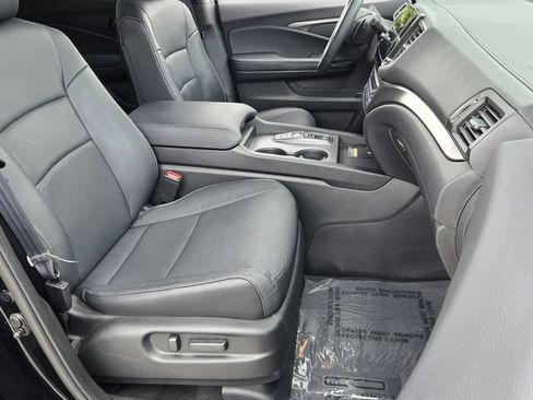 Used 2025 Honda Passport EX-L image 16