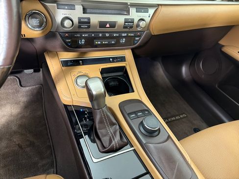 Used 2016 Lexus ES 350 w/ Premium Package w/Wood Trim FWD image 18