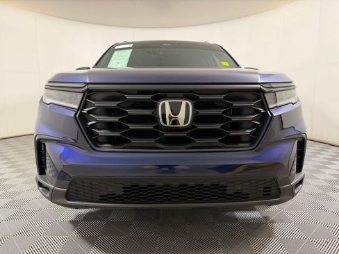 Used 2025 Honda Pilot Sport image 5