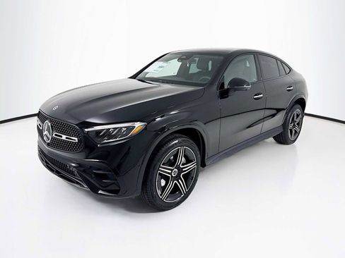 Used 2025 Mercedes-Benz GLC 300 4MATIC image 3