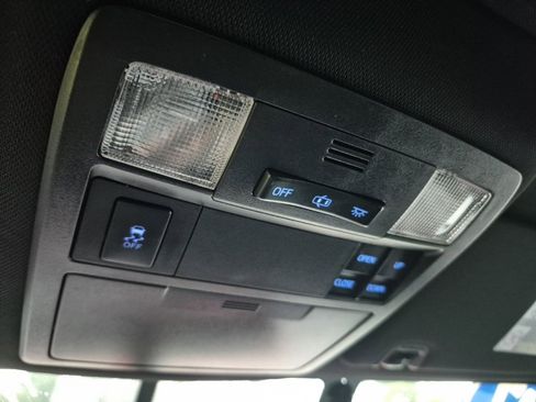 Used 2017 Toyota Tacoma TRD Sport image 31