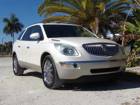 Used 2011 Buick Enclave CXL image 10