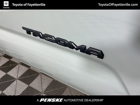 Used 2023 Toyota Tacoma TRD Sport image 3
