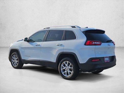 Used 2017 Jeep Cherokee Latitude FWD image 6