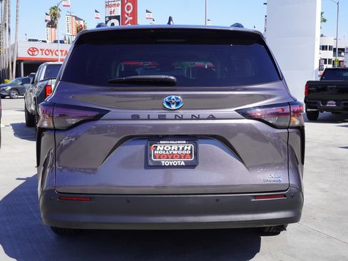 Certified 2023 Toyota Sienna XLE FWD image 6
