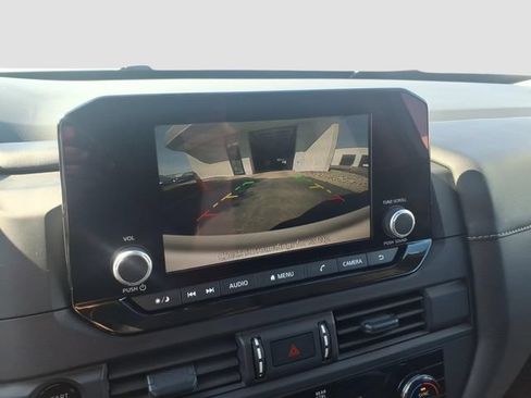 Used 2025 Nissan Pathfinder S AWD/4WD image 9