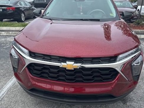 Used 2024 Chevrolet Trax LS FWD image 3