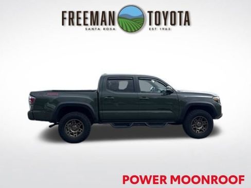 Used 2022 Toyota Tacoma TRD Off-Road w/ TRD Premium Off Road Package AWD/4WD image 4