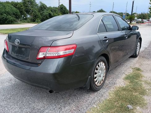 Used 2010 Toyota Camry LE image 5