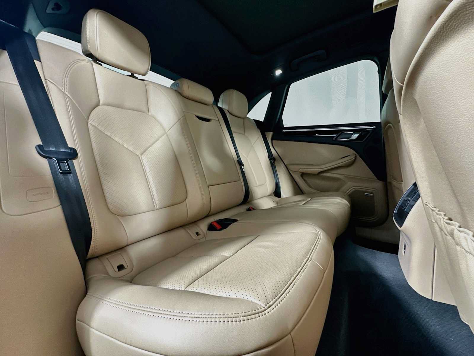 Certified 2021 Porsche Macan AWD/4WD image 28
