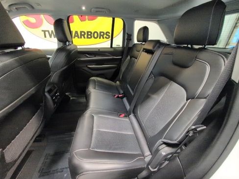 Used 2023 Jeep Grand Cherokee Limited w/ Luxury Tech Group II image 29