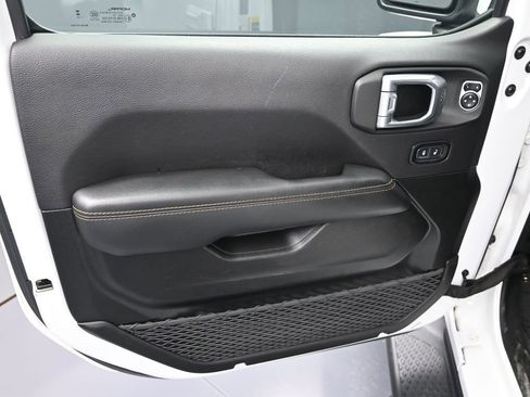 Used 2023 Jeep Gladiator Overland image 11