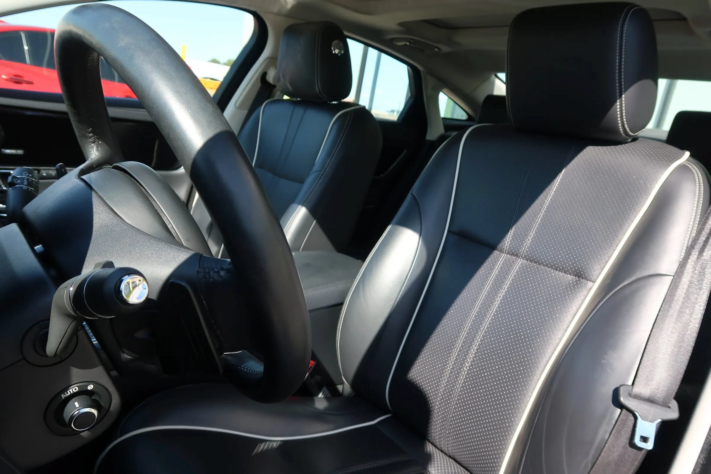 Used 2019 Jaguar XJ R-Sport RWD image 15
