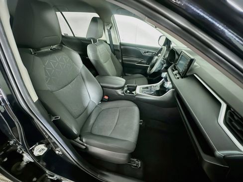 Used 2020 Toyota RAV4 XLE FWD image 30