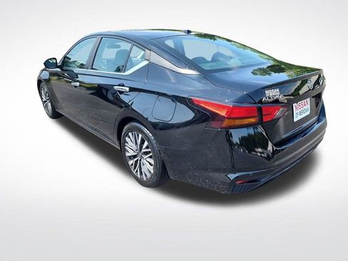 Used 2024 Nissan Altima 2.5 SV FWD image 3