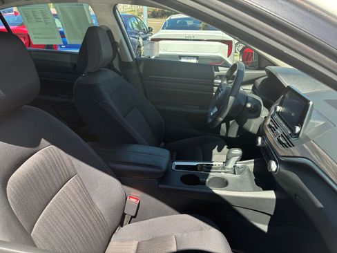 Used 2025 Nissan Altima 2.5 SV image 36