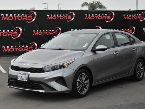 Used 2023 Kia Forte LXS image 3
