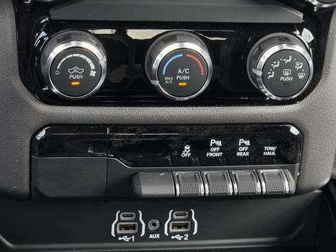 New 2026 RAM 1500 Express AWD/4WD image 12