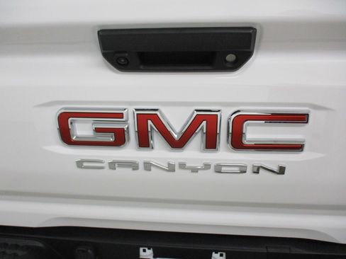 New 2026 GMC Canyon Elevation w/ Convenience Package image 9