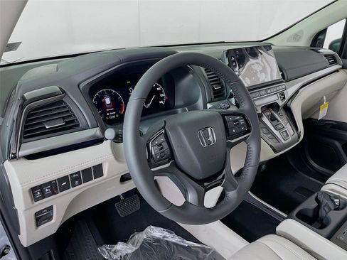 New 2026 Honda Odyssey Touring image 11