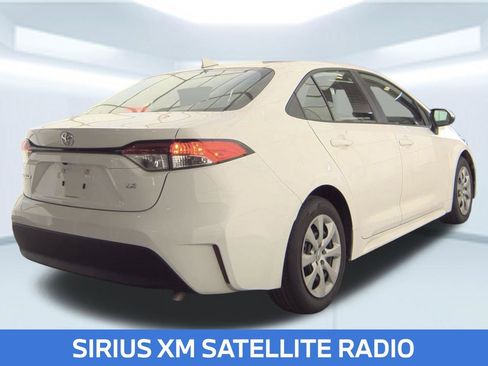 Used 2024 Toyota Corolla LE FWD image 2