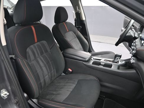 Used 2025 Nissan Sentra SR FWD image 31