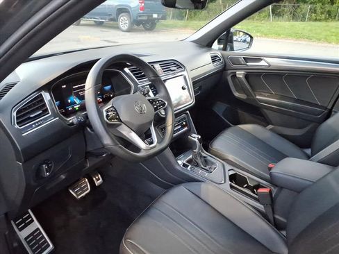 Used 2023 Volkswagen Tiguan SE R-Line FWD image 13