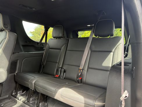 Used 2021 GMC Yukon XL SLT w/ SLT Premium Package AWD/4WD image 10
