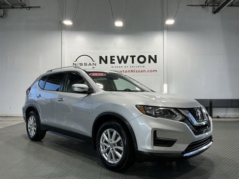 Used 2020 Nissan Rogue SV image 34