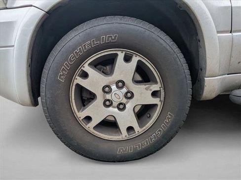 Used 2005 Ford Escape Limited AWD/4WD image 16