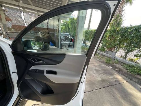 Used 2018 Chevrolet Equinox LS FWD image 16