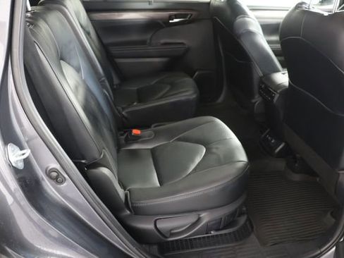 Used 2021 Toyota Highlander Platinum AWD/4WD image 24