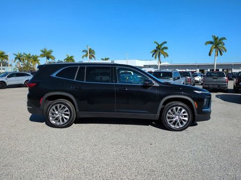 Used 2025 Buick Enclave Preferred image 4