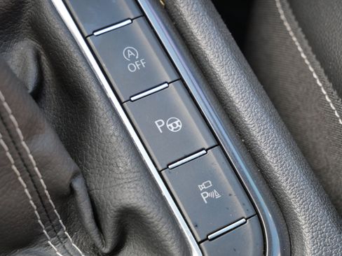 Certified 2022 Volkswagen Tiguan SEL R-Line AWD/4WD image 29