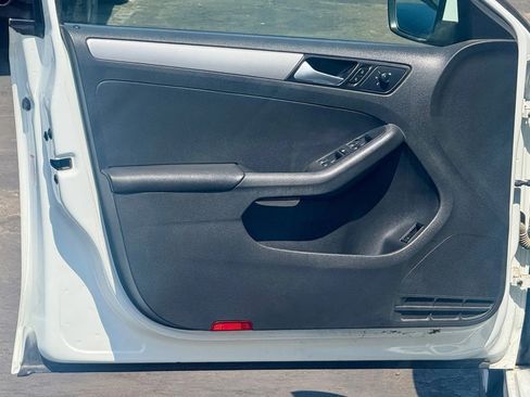 Used 2017 Volkswagen Jetta S image 10