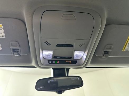 Used 2018 Chevrolet Equinox LT image 24