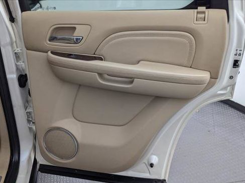 Used 2013 Cadillac Escalade Premium image 22