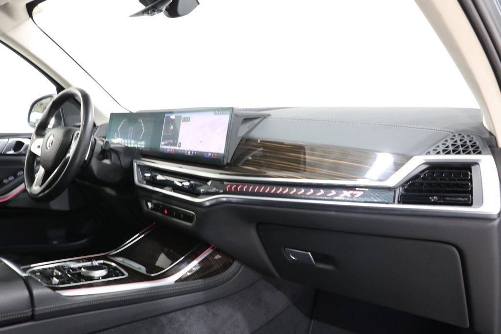 Used 2026 BMW X7 xDrive40i AWD/4WD image 15