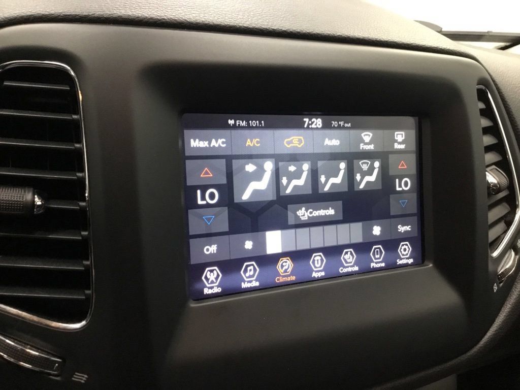 Used 2020 Jeep Compass Latitude w/ Cold Weather Group AWD/4WD image 18