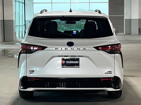 Used 2023 Toyota Sienna XSE AWD/4WD image 9