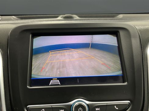 Used 2020 Chevrolet Equinox LT w/ LPO, Floor Liner Package FWD image 13