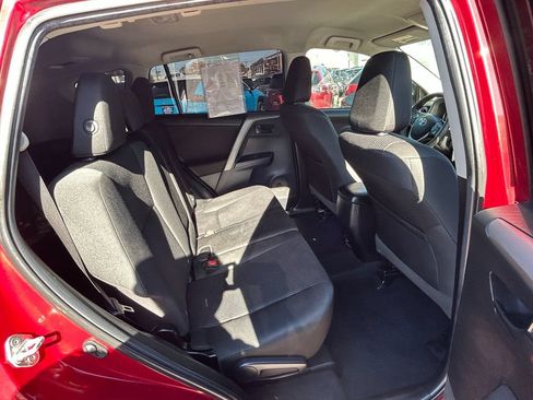 Used 2018 Toyota RAV4 LE w/ All Weather Liner Package AWD/4WD image 20