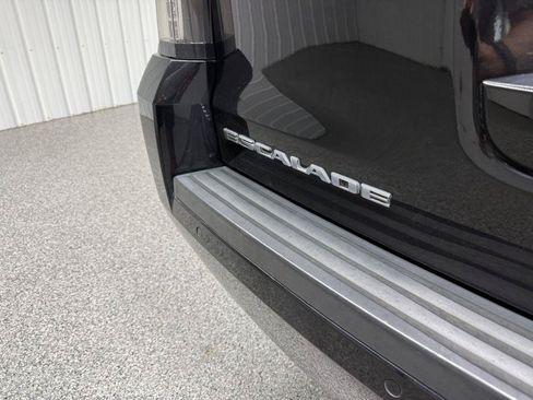 Used 2018 Cadillac Escalade ESV Premium Luxury AWD/4WD image 8
