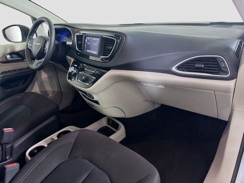 Used 2023 Chrysler Voyager LX FWD image 30