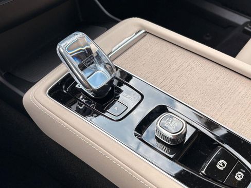 New 2026 Volvo XC90 B6 Plus w/ Protection Package Premier image 18