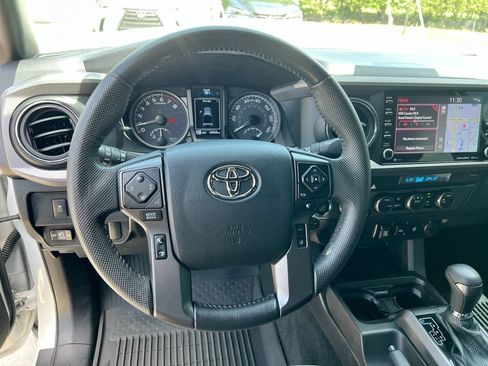Used 2022 Toyota Tacoma TRD Sport AWD/4WD image 13