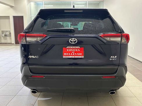 Used 2025 Toyota RAV4 XLE w/ Convenience Package image 7